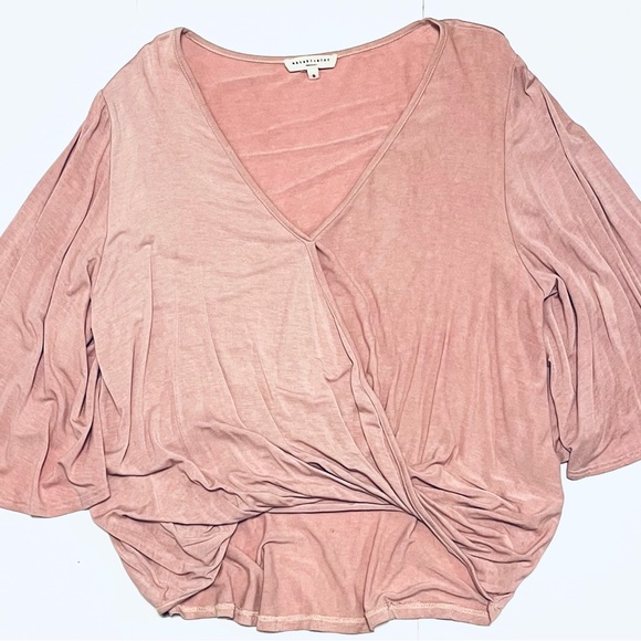 Boutique Wasabi + Mint Los Angeles blush pink bell sleeve blouse - Picture 11 of 16